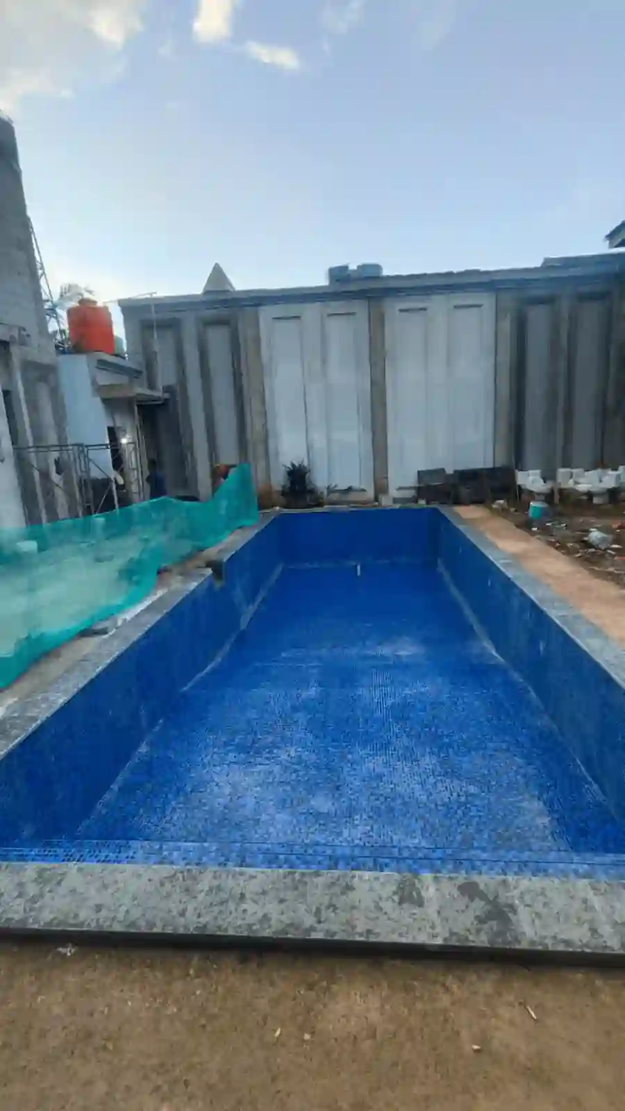 Pembangunan Kolam Renang Minimalis Modern 